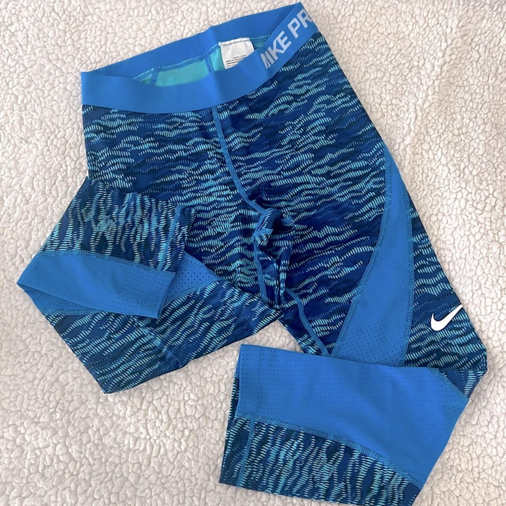Nike pro 3/4 length yoga pants